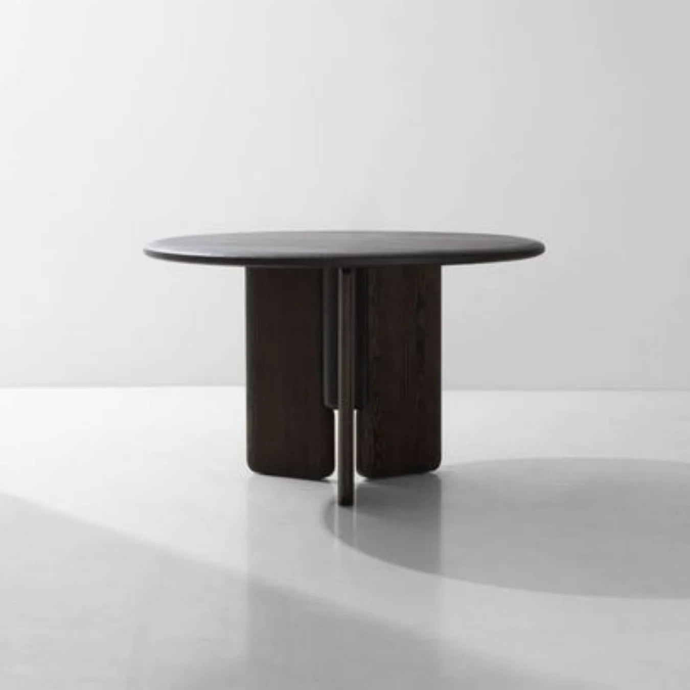 FAIFO ROUND DINING TABLE